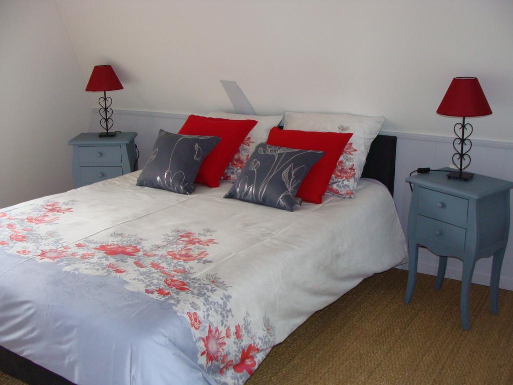 Le Vieux Castel Bed and Breakfast Goustranville Kamer foto