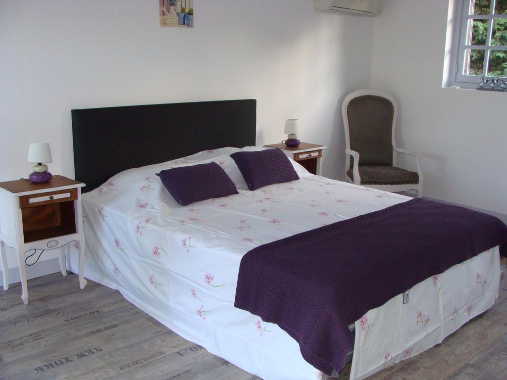 Le Vieux Castel Bed and Breakfast Goustranville Kamer foto