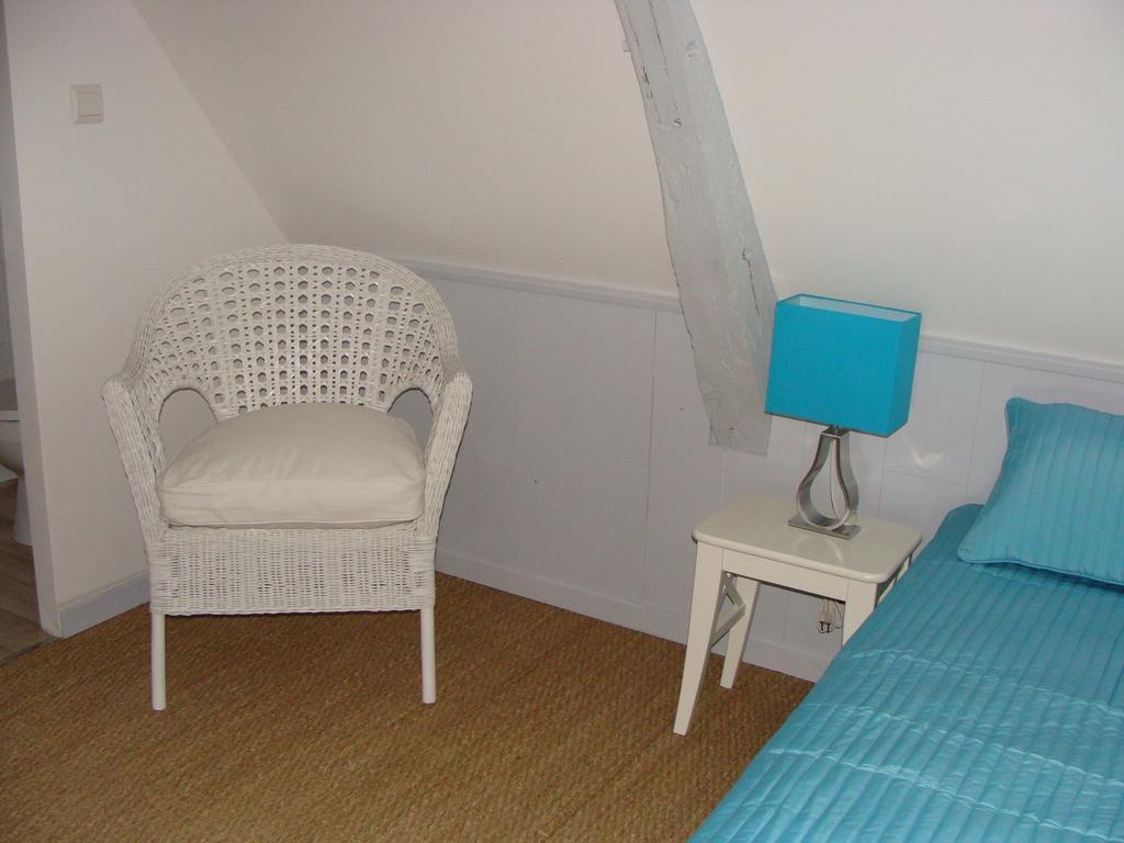 Le Vieux Castel Bed and Breakfast Goustranville Kamer foto