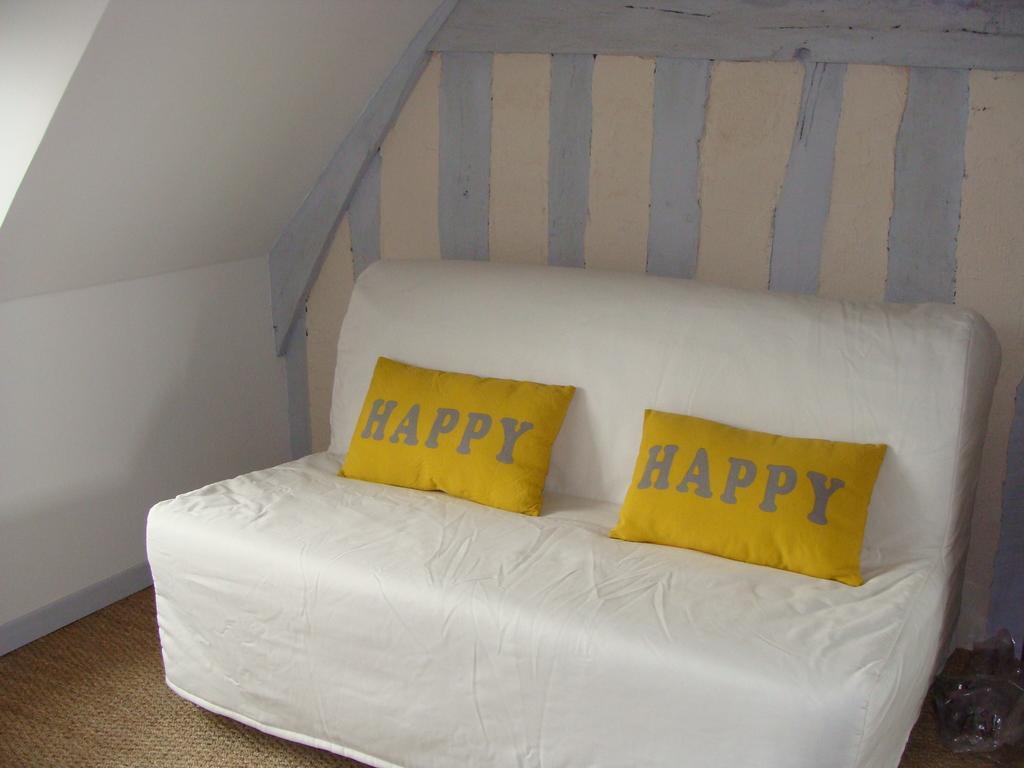 Le Vieux Castel Bed and Breakfast Goustranville Kamer foto